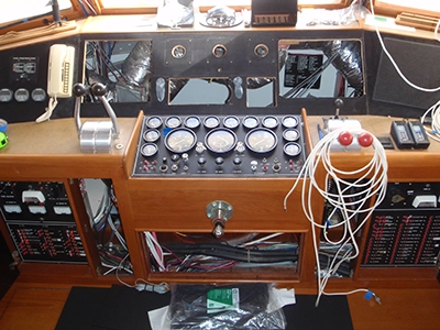 Marine Marine Electronics Before Photo 2 | Nicholson Marine Services